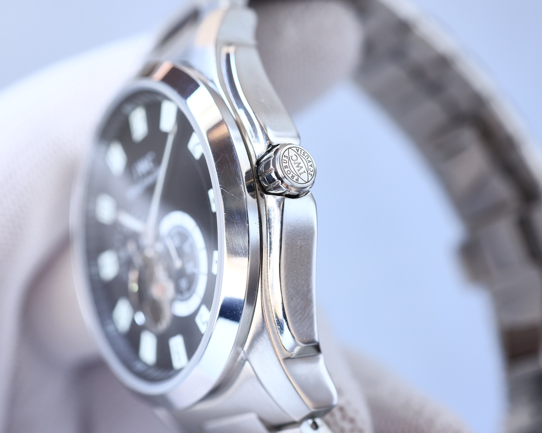 IWC- Built-in Japanese original 82s7 movement Sapphire scratch-resistant mirror 316 steel case Imported calfskin strap