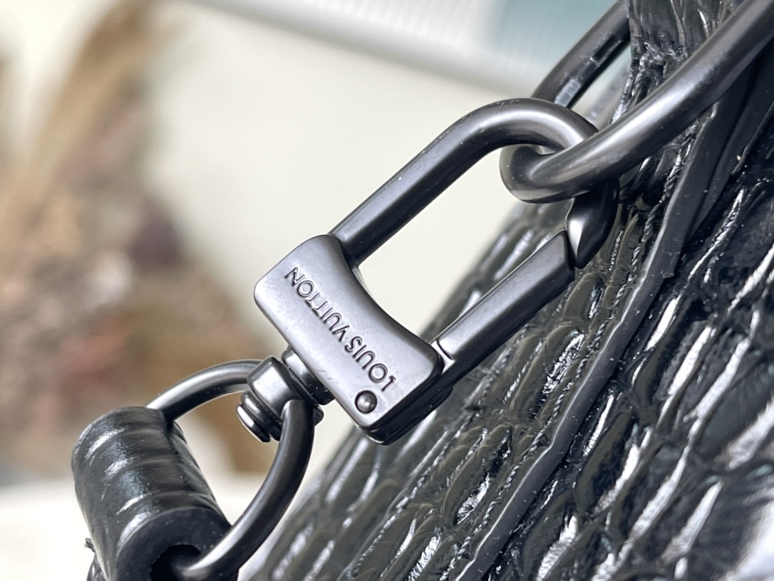 𝐋𝐎𝐔𝐈𝐒 𝐕𝐔𝐈𝐓𝐓𝐎𝐍    M80641