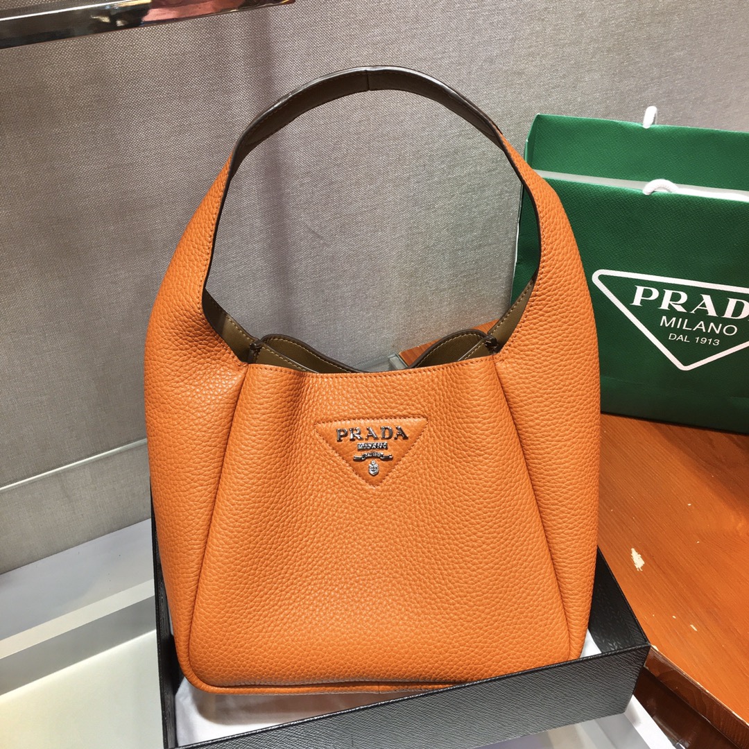 𝐏𝐑𝐀𝐃𝐀 New Bucket Bag