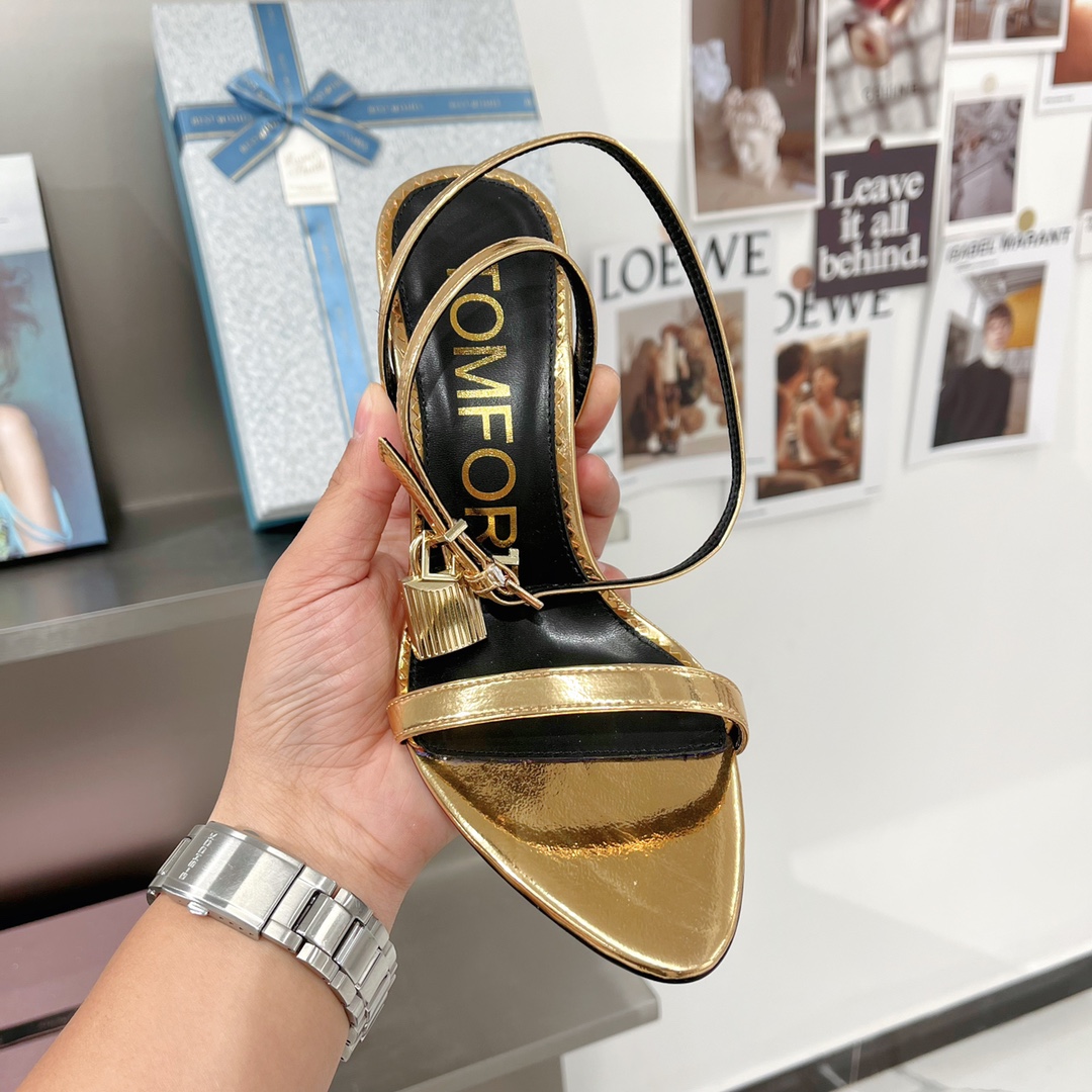 𝒕𝒐𝒎𝒇𝒐𝒓𝒅 𝟐𝟎𝟐𝟐/𝐒𝐒 𝐧𝐞𝐰 TF Tom Ford Gold Heel Padlock Sandals