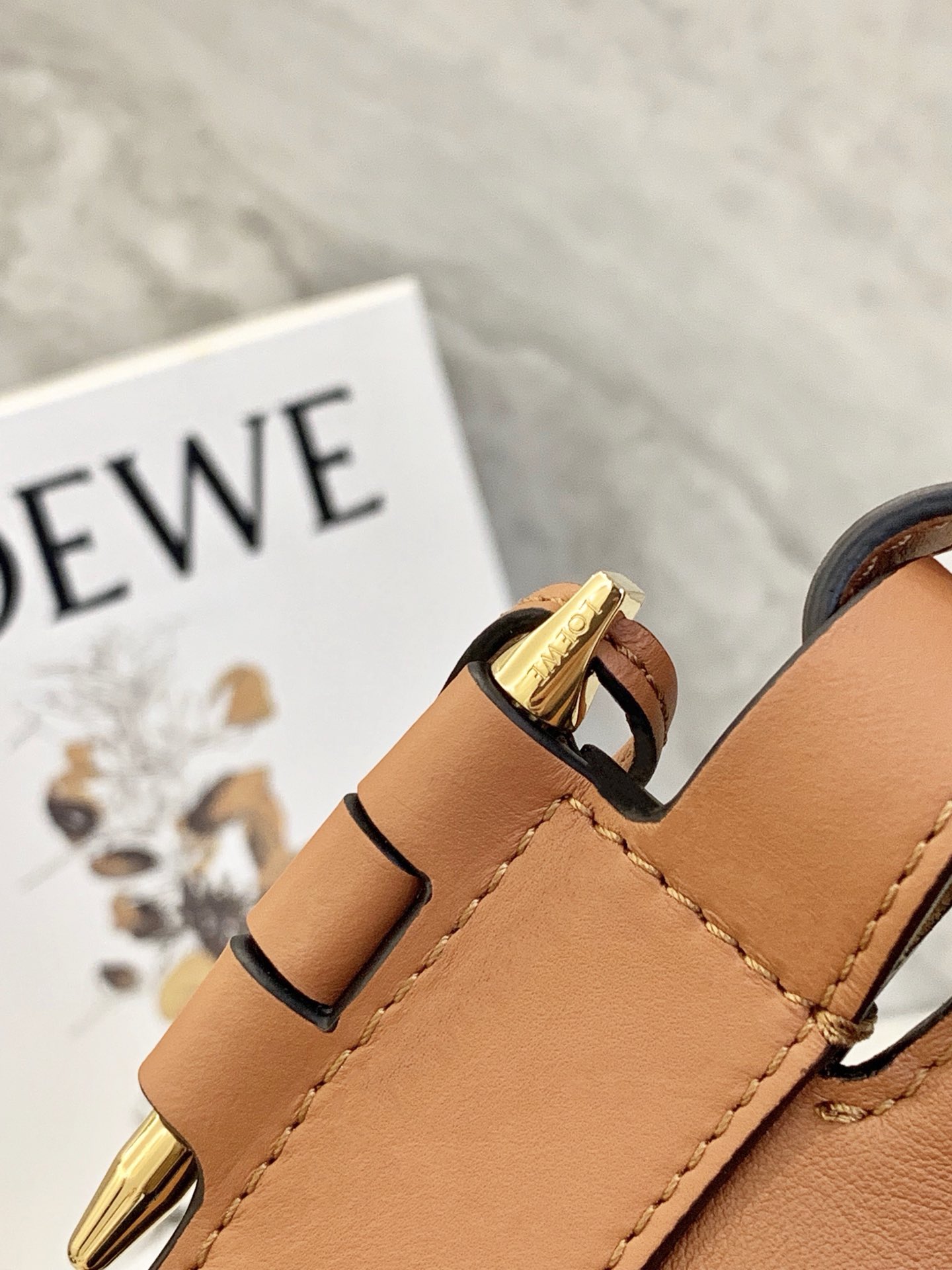 LOEWE Horseshoe flying saucer bag