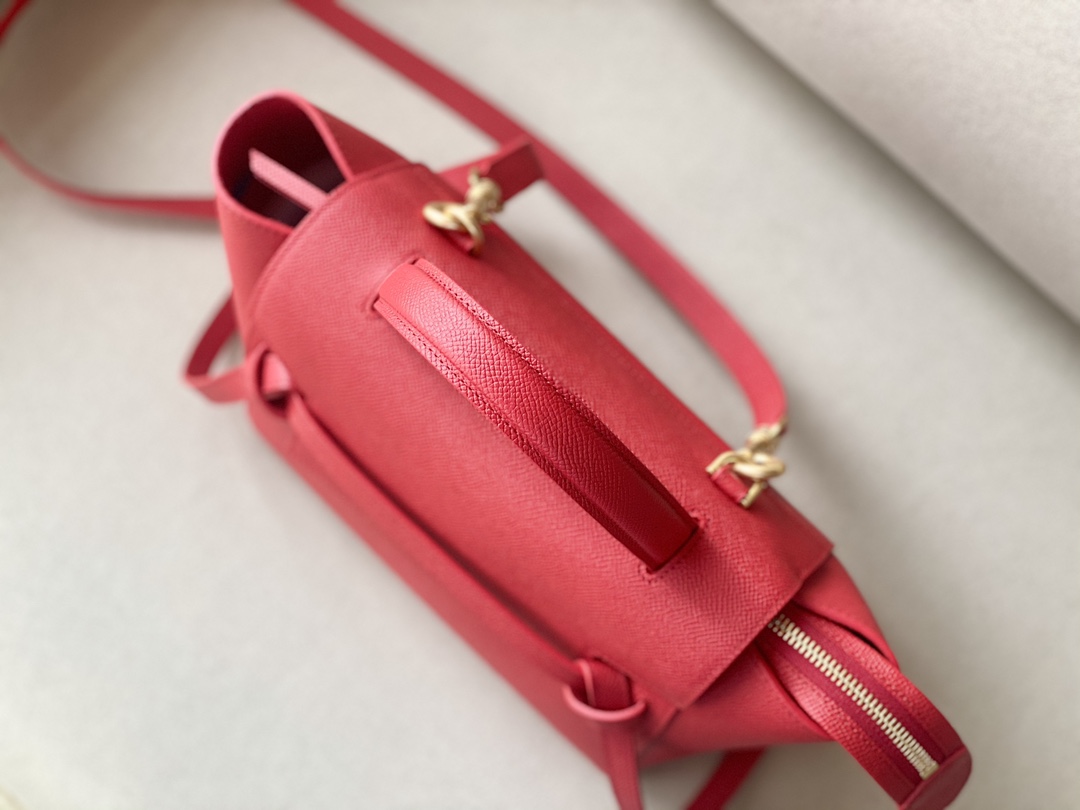 𝐂𝐞𝐥𝐢𝐧𝐞 BELT MICRO BAG in grained calfskin