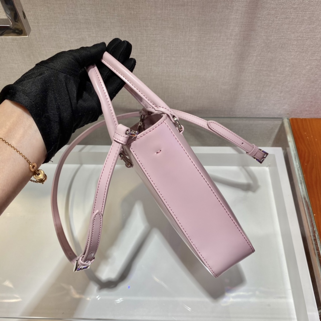 𝐏𝐑𝐀𝐃𝐀 Small Towing Bag 1BA331