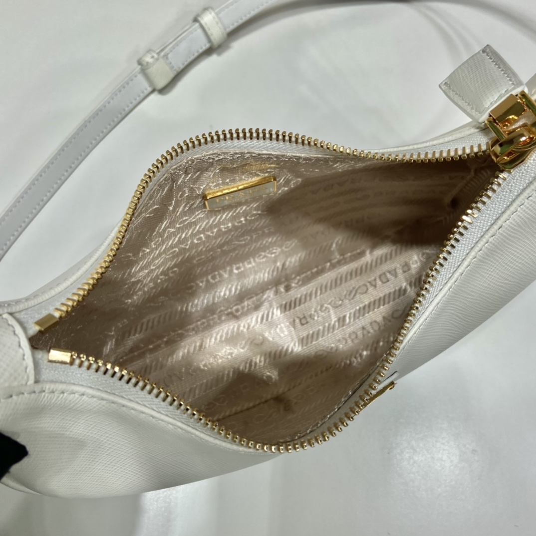 𝐏𝐑𝐀𝐃𝐀 1BC204B Hand Carry Underarm Bag