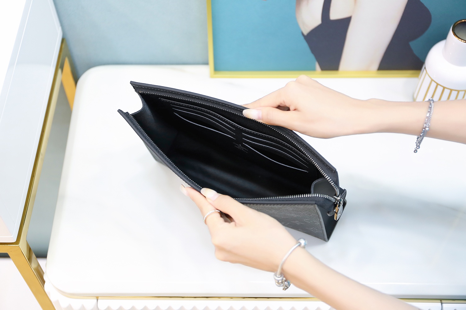 Louis Vuitton 𝙋𝙊𝘾𝙃𝙀𝙏𝙏𝙀 𝙑𝙊𝙔𝘼𝙂𝙀 French 🇫🇷 original leather M61692