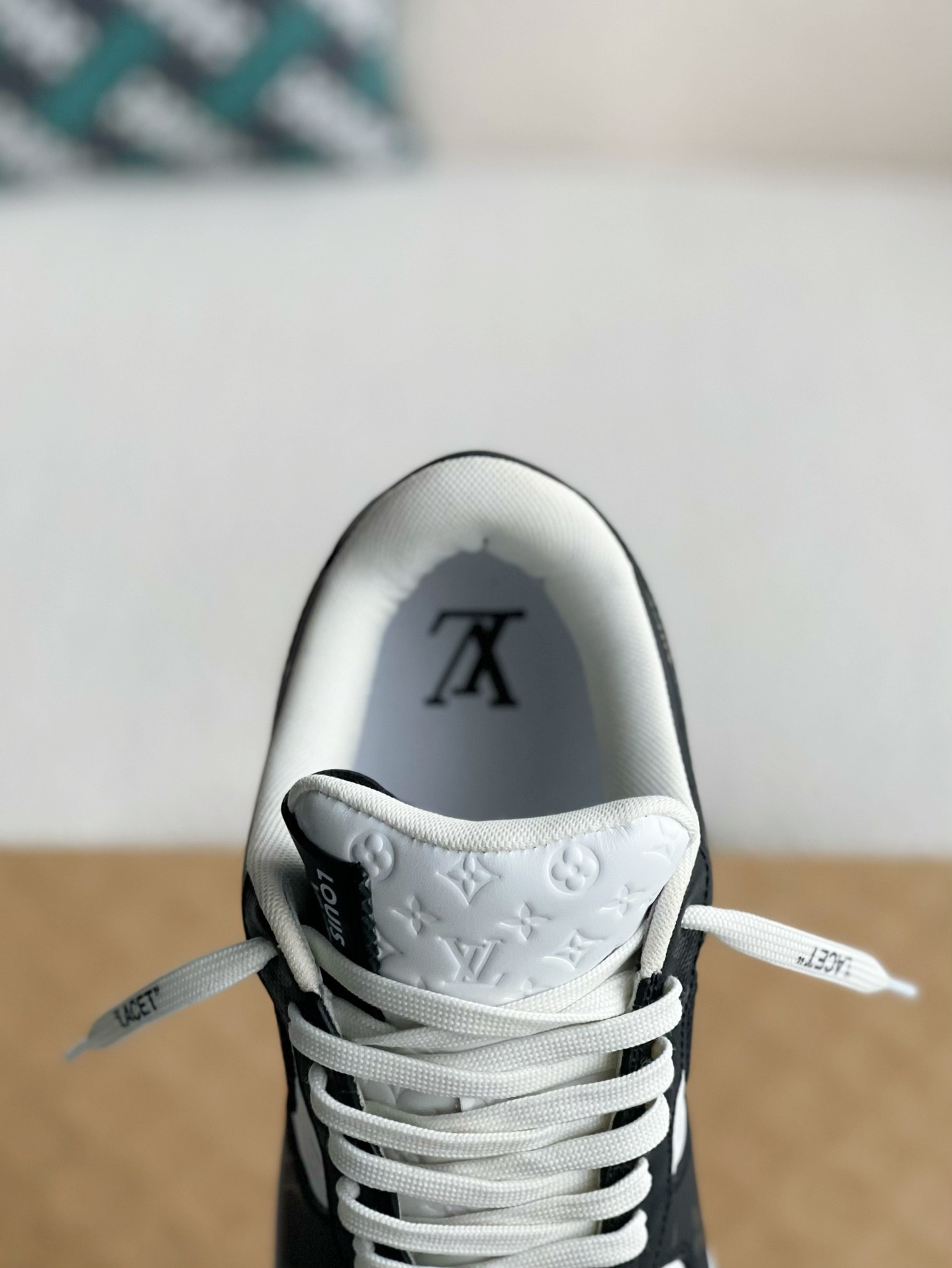 LOUIS VUITTON × NIKE AIR FORCE 1 Sneaker