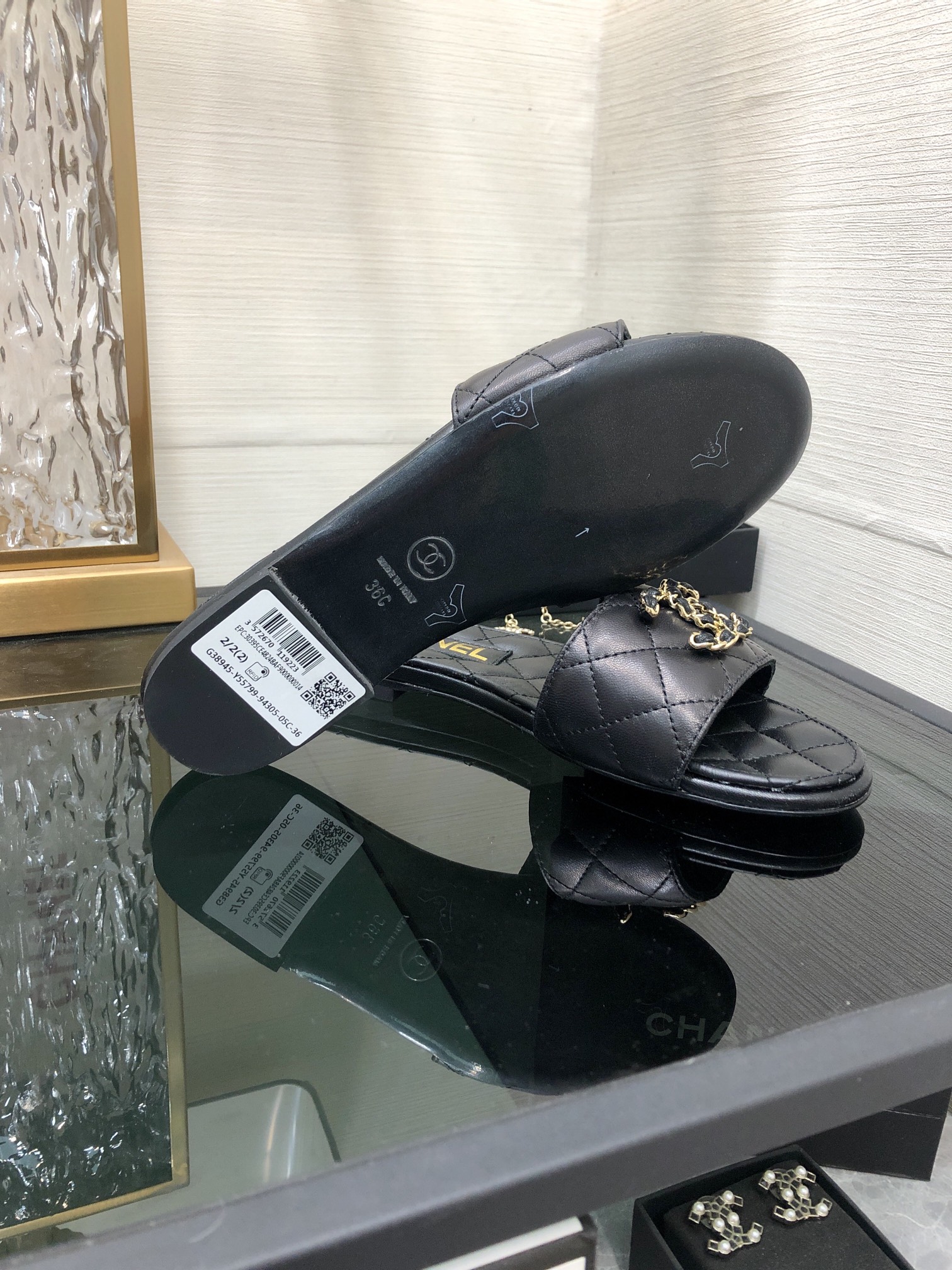 CHANEL 2023 spring and summer latest electric embroidery honey slippers Imported leather outsole