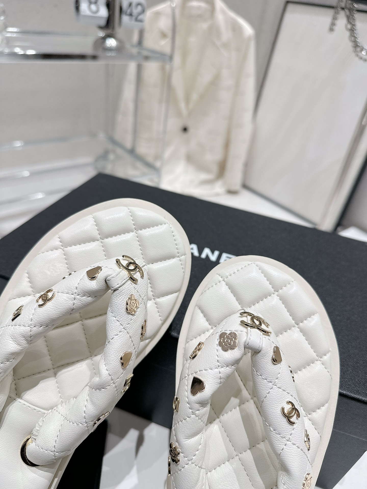 CHANEL summer new bread flip-flops clip toe flip-flops beach sandals