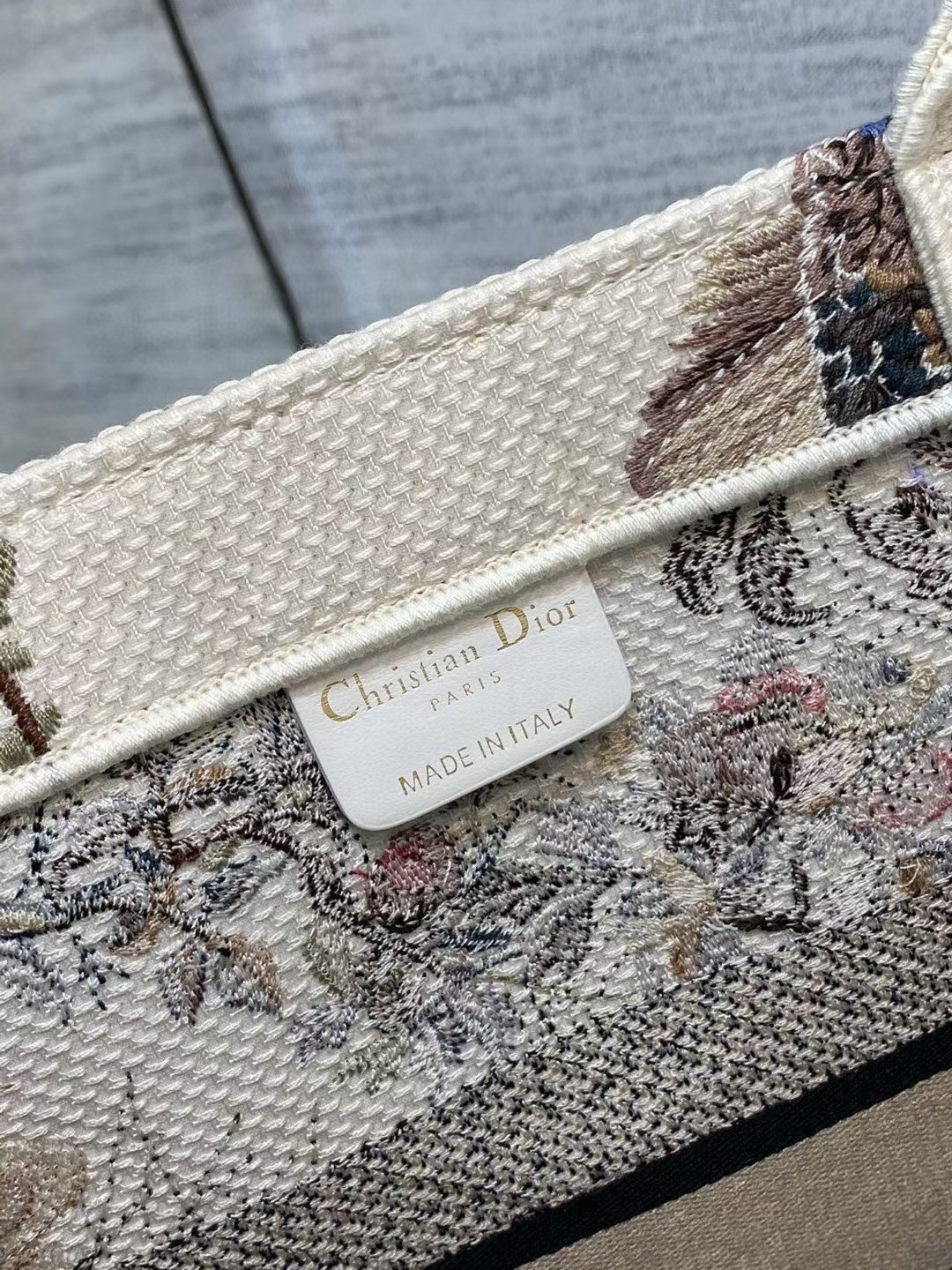 DIOR TOTE Magpie White Limited Edition Collection