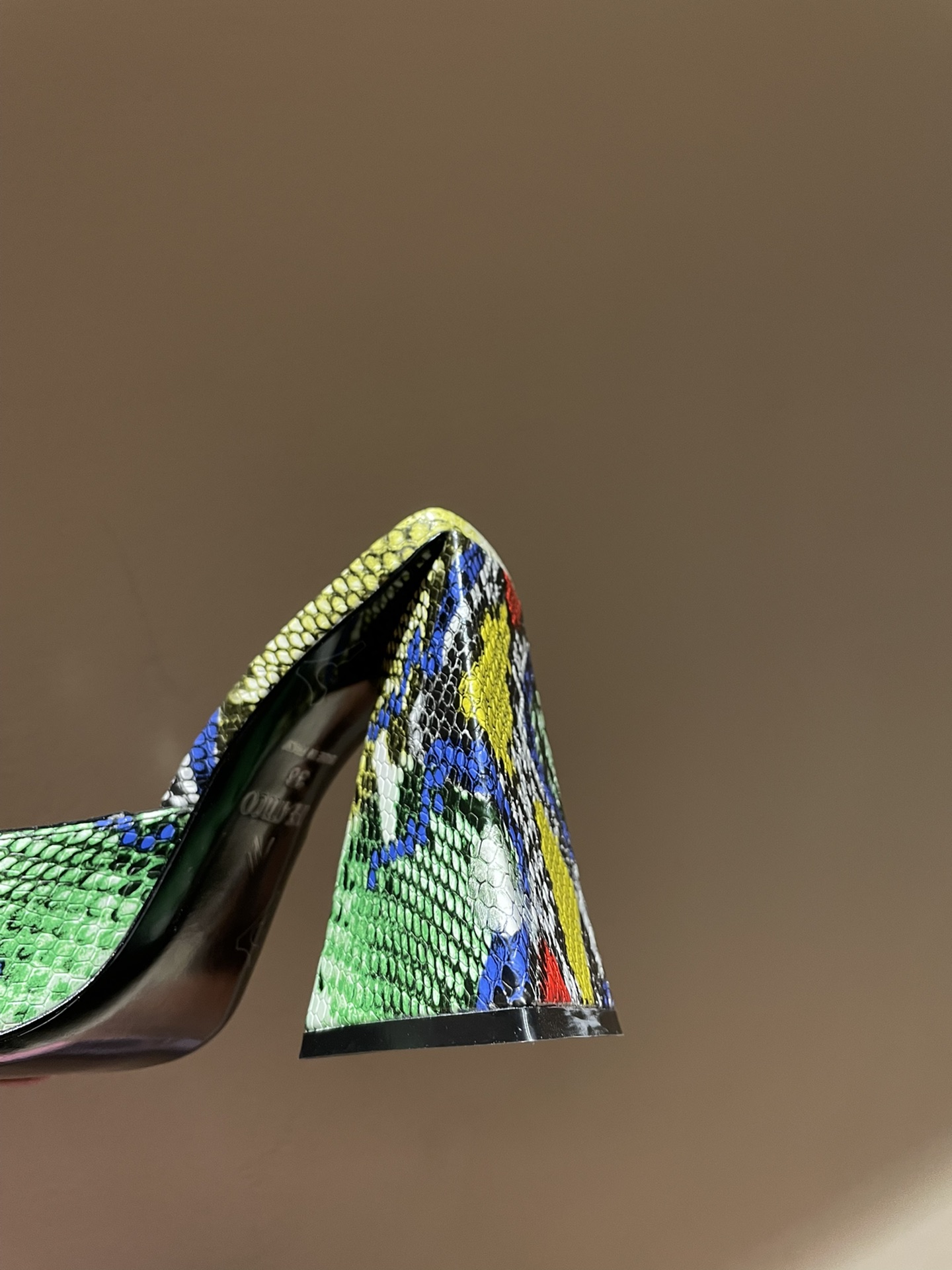 TheAttico | 𝟐𝟎𝟐𝟐𝟐/𝐒𝐒 𝐧𝐞𝐰 Spring/Summer 2021 collection The Attico personality triangle heel high heel sandals