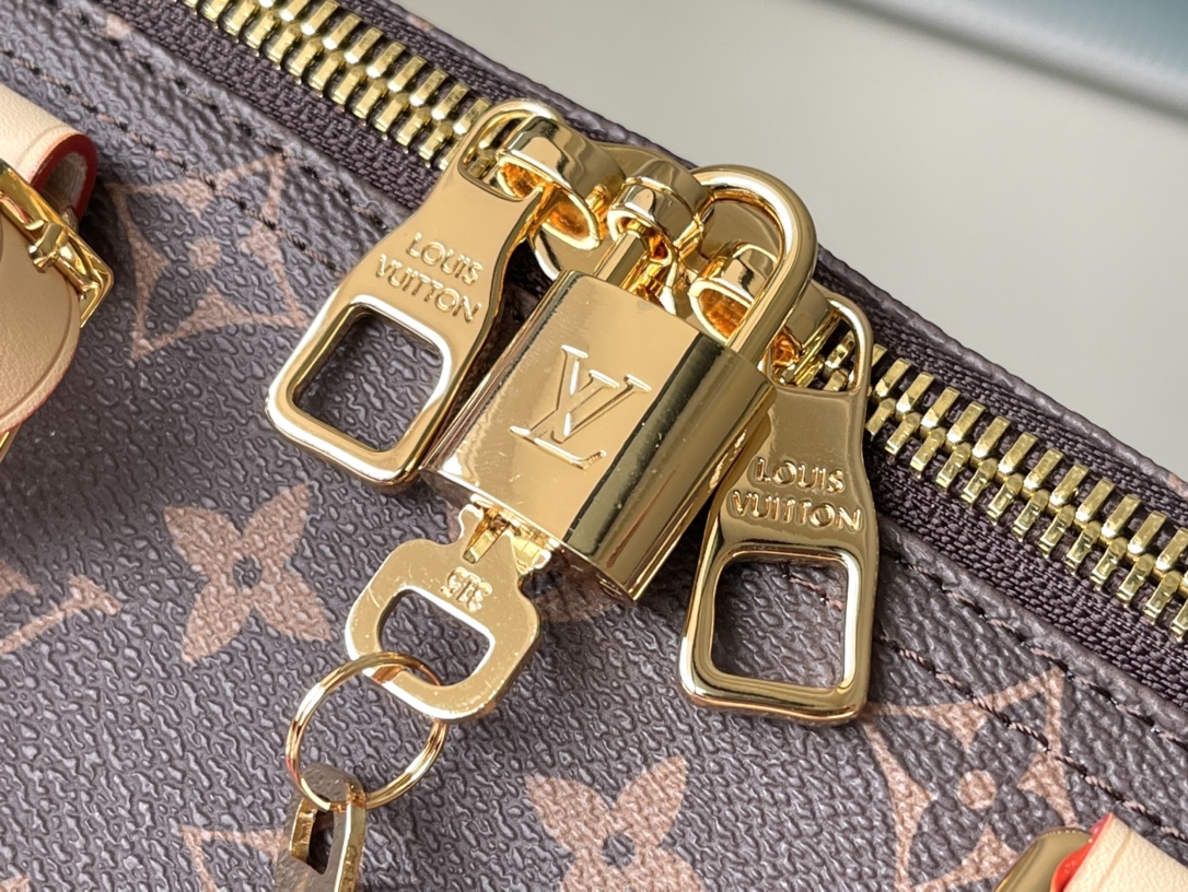 𝐋𝐎𝐔𝐈𝐒 𝐕𝐔𝐈𝐓𝐓𝐎𝐍  M46471