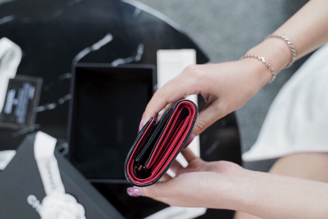 𝗖𝗛𝗔𝗘𝗡𝗟✦In goatskin leather 🐐 Wallet with short clip from the 19 series Black gold