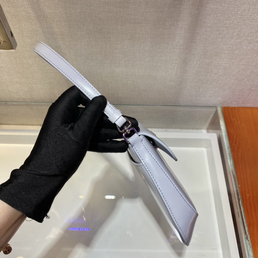 𝐏𝐑𝐀𝐃𝐀 New Underarm Bag 1BD311