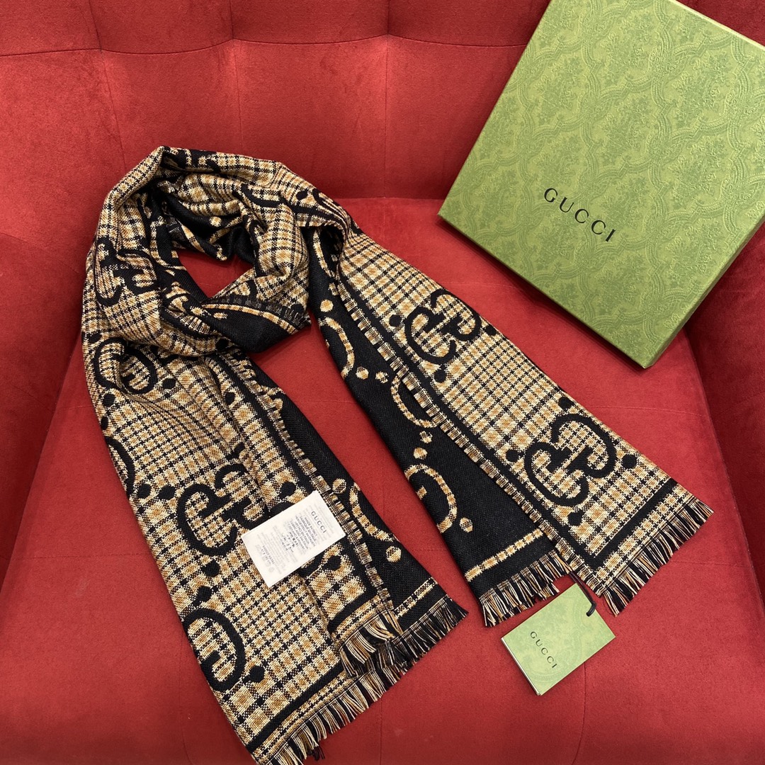 GUCCI Double-sided three-dimensional jacquard scarf 100% wool