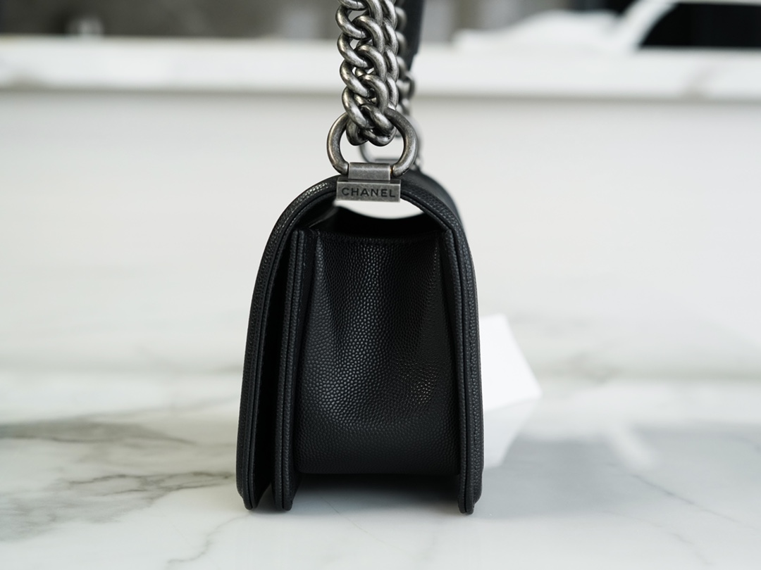𝗖𝗵𝗮𝗻𝗲𝗹 𝗟𝗲𝗯𝗼𝘆 Imported custom caviar calfskin:Small ball pattern Small Black Silver