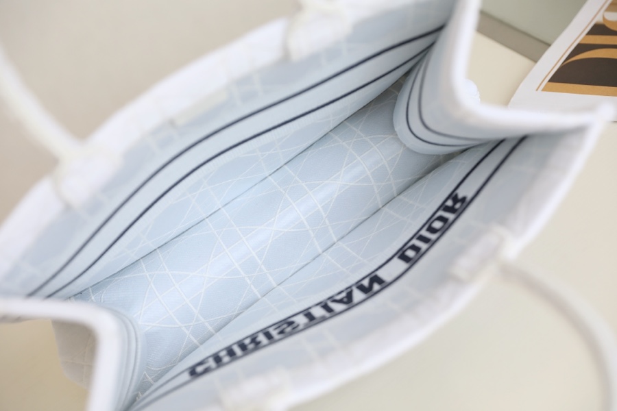 DIOR TOTE embroidered vine check white