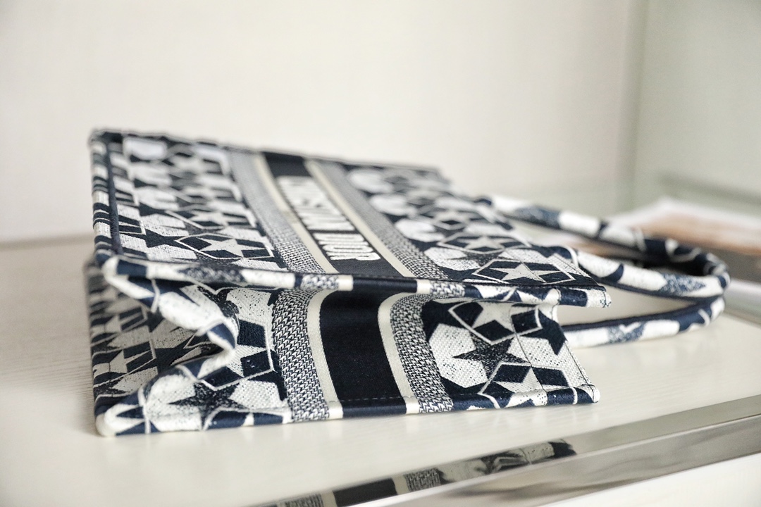 DIOR TOTE blue small five stars