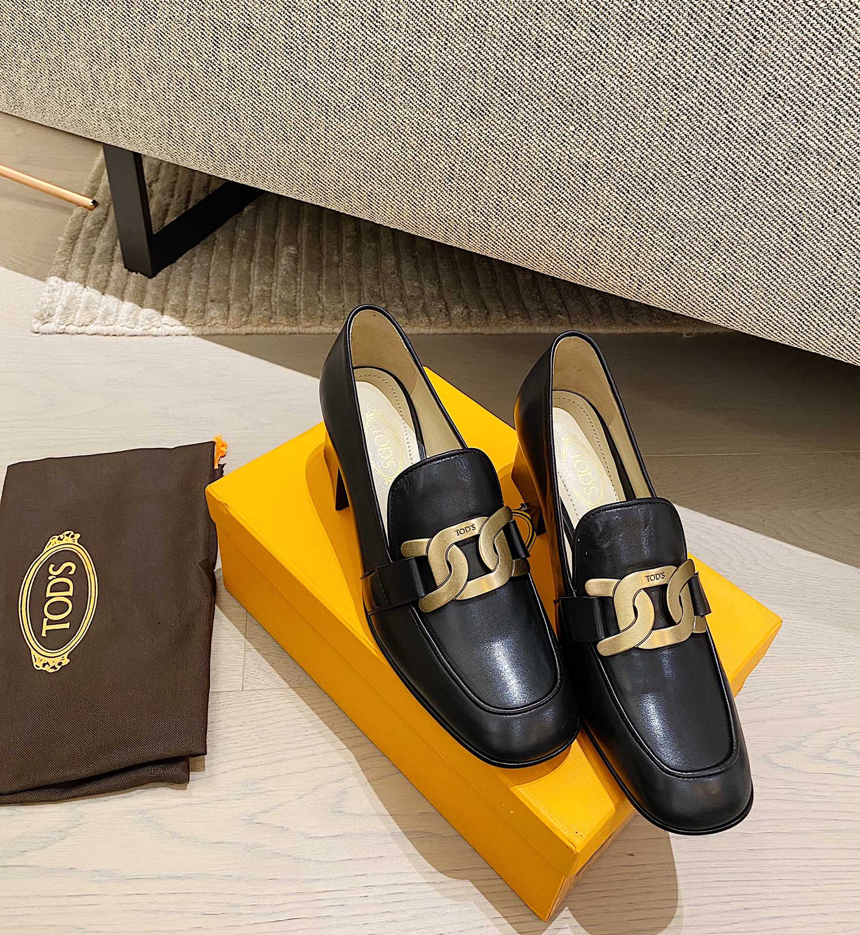 TOD'S 𝙏𝙊𝘿𝙎 2020 autumn and winter new coarse heel twist buckle Le Fu shoes ✔️ coarse heel also arranged on