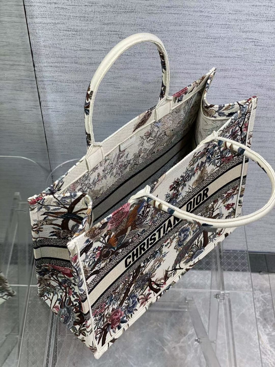 DIOR TOTE Magpie White Limited Edition Collection