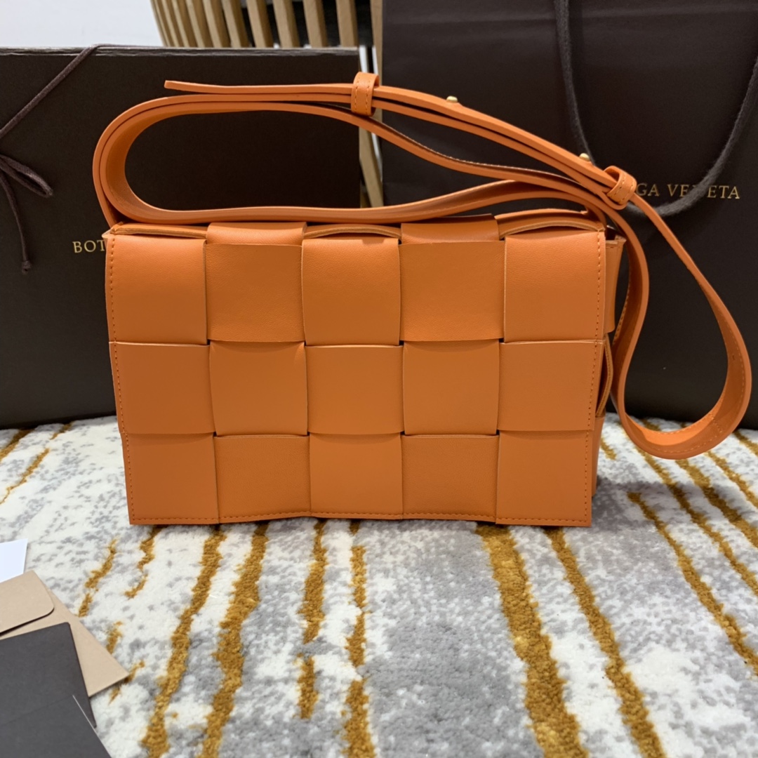 Bottega Veneta  𝘾𝘼𝙎𝙎𝙀𝙏𝙏𝙀 #578004