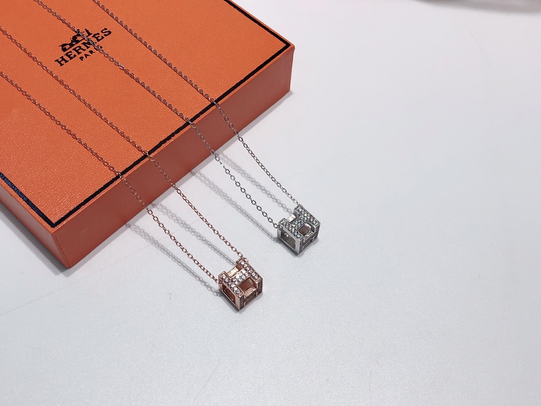 Hermes necklace