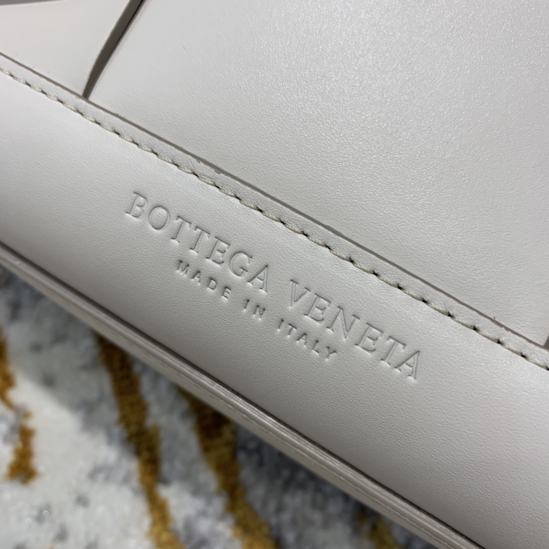 Bottega Veneta  𝙏𝙝𝙚 𝘼𝙧𝙘𝙤 𝟯𝟯 #575943
