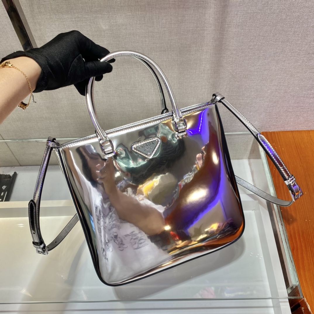 𝐏𝐑𝐀𝐃𝐀 Large Toilet Bag 1BA330