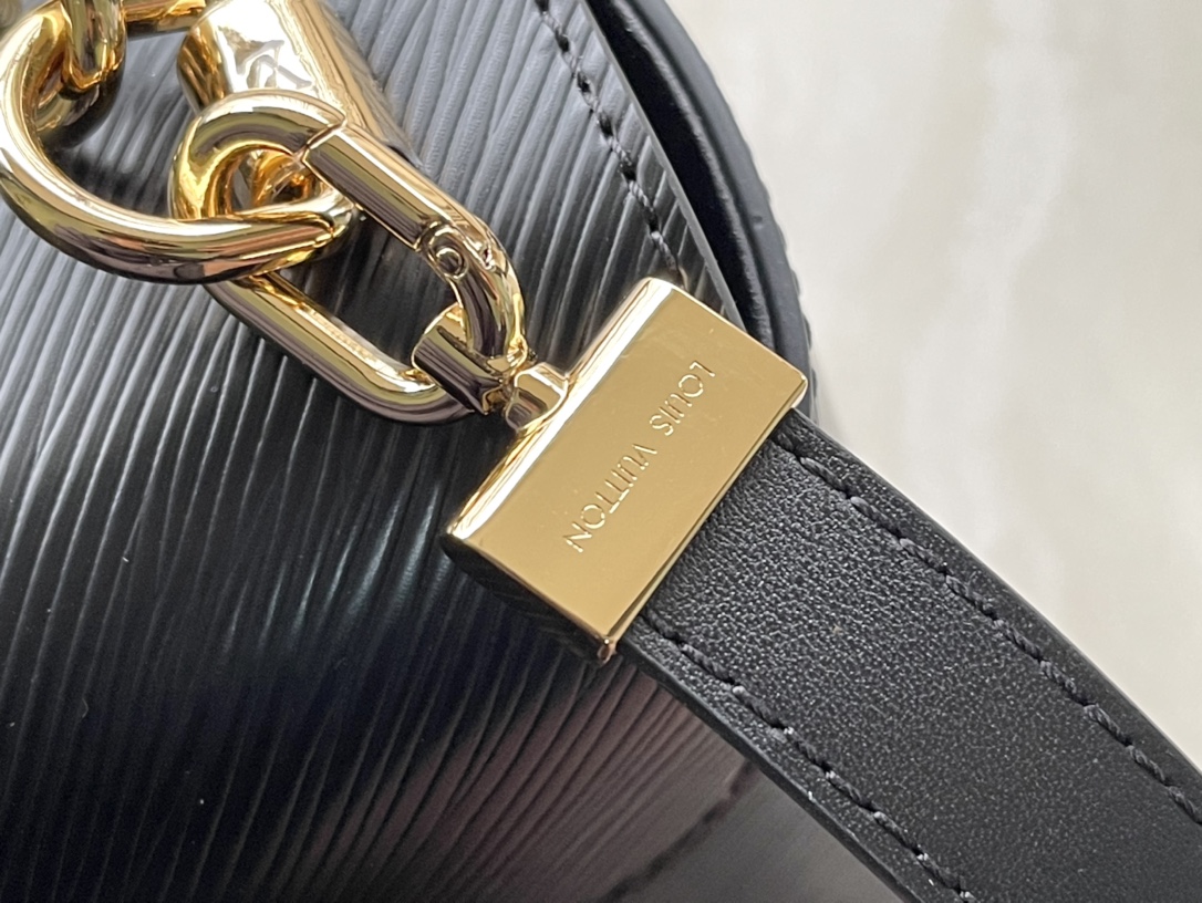 𝐋𝐎𝐔𝐈𝐒 𝐕𝐔𝐈𝐓𝐓𝐎𝐍    M21606