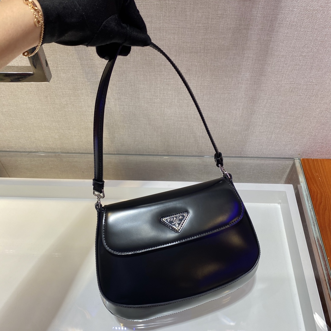 𝐏𝐑𝐀𝐃𝐀 New Underarm Bag 1BD311