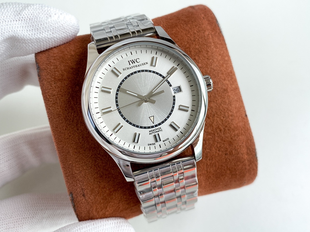 IWC- Fine men's watches, classic big three hands design, exquisite skills