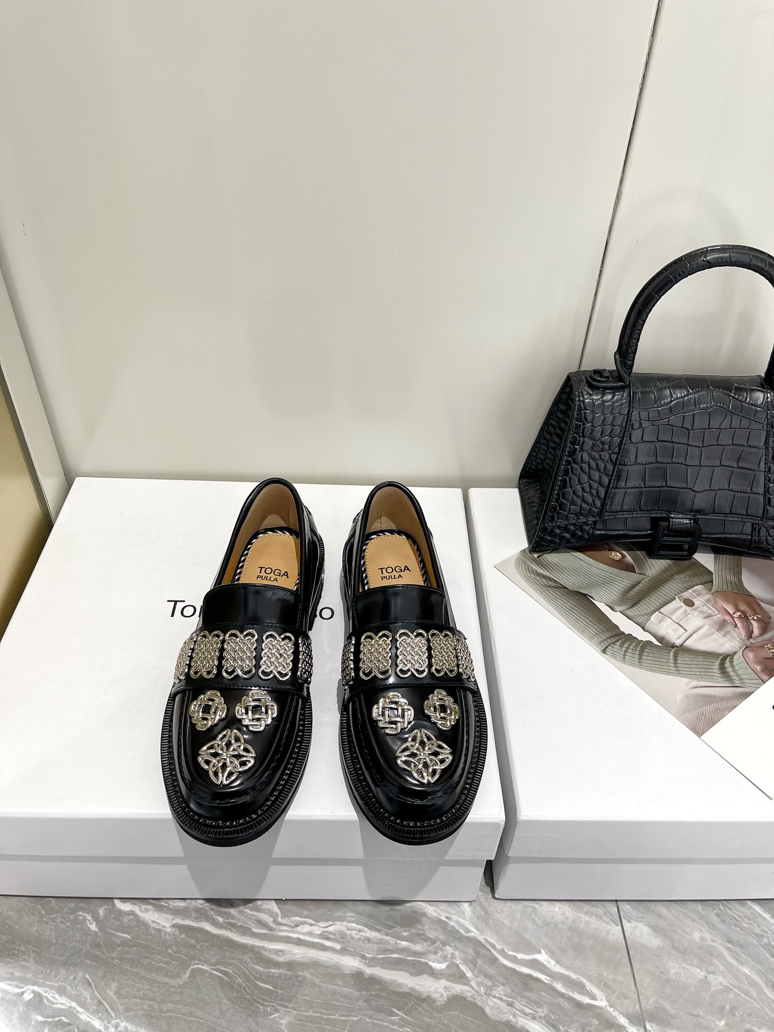 𝐓𝐨𝐠𝐚 𝐏𝐮𝐥𝐥𝐚 ｜𝟐𝟎𝟐𝟐/𝐒𝐒 𝐧𝐞𝐰 Toga Pulla 2022/FW Heavy Crafted Loafers