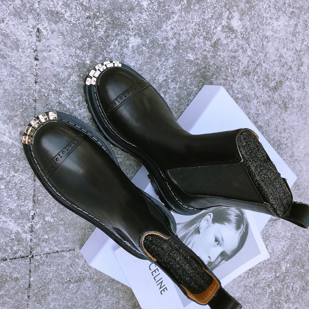 SANDRO 21ss metal head cowhide short Chelsea boots A pair of stylish and cool little boots