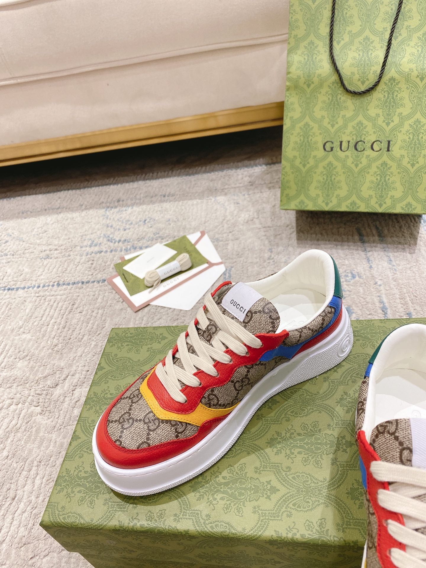 Gucci 𝟐𝟎𝟐𝟐ss new couple models 💑 full series of thick-soled white shoes