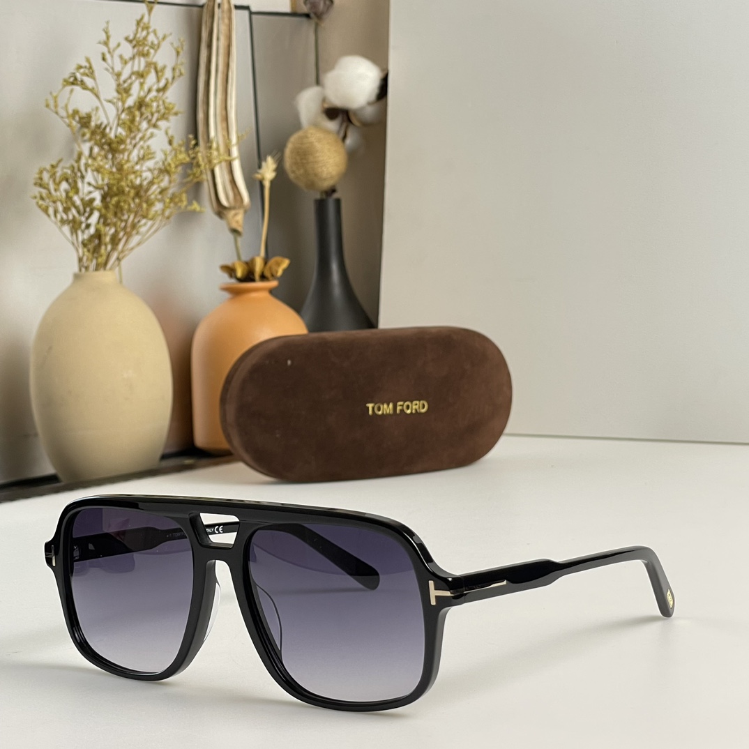 TOM FORD MODEL:FT884
