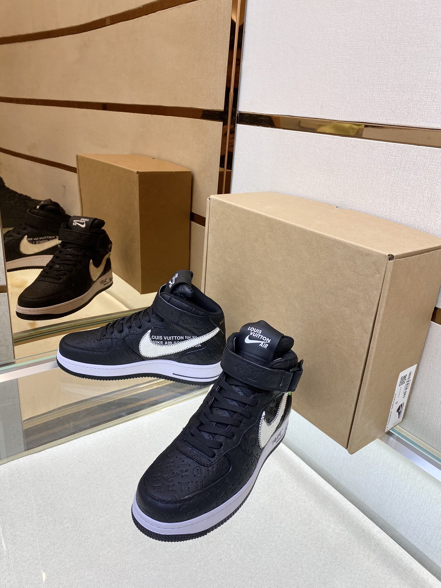 Louis Vuitton Nike Joint 🆕 Men's Abbesses High Top Sneakers