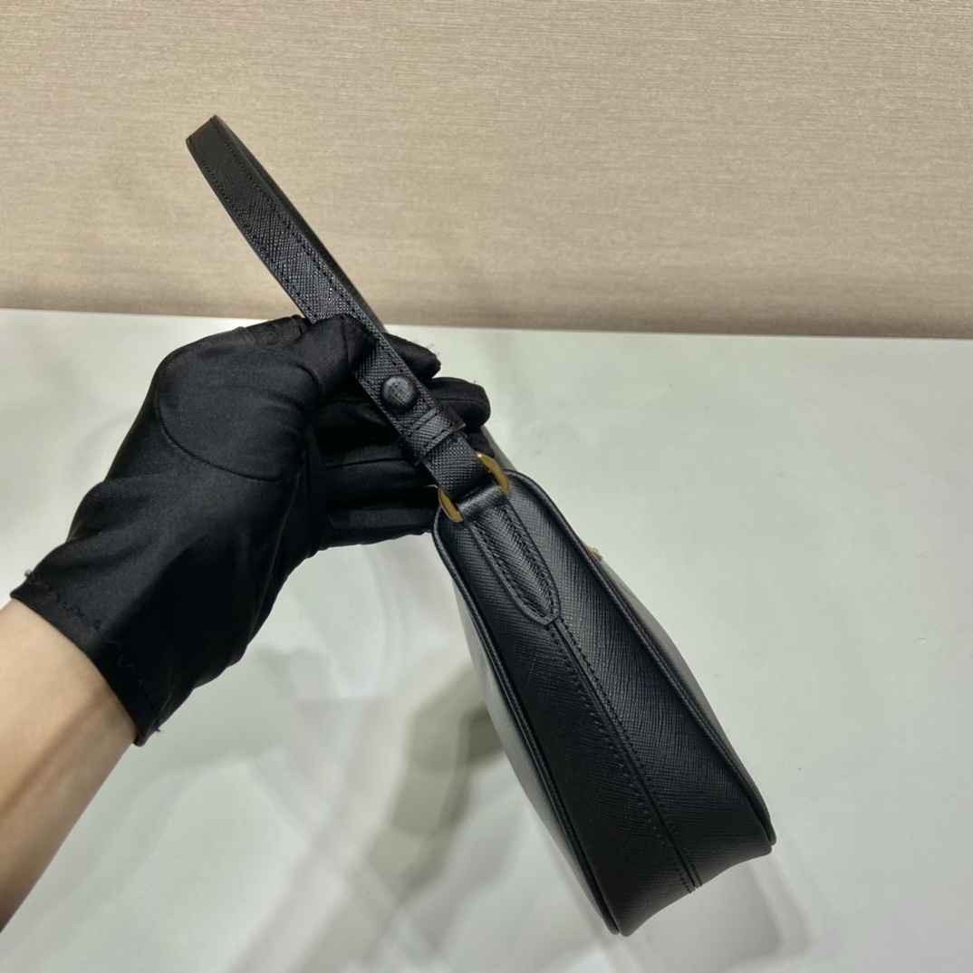 𝐏𝐑𝐀𝐃𝐀 1BC204B Hand Carry Underarm Bag