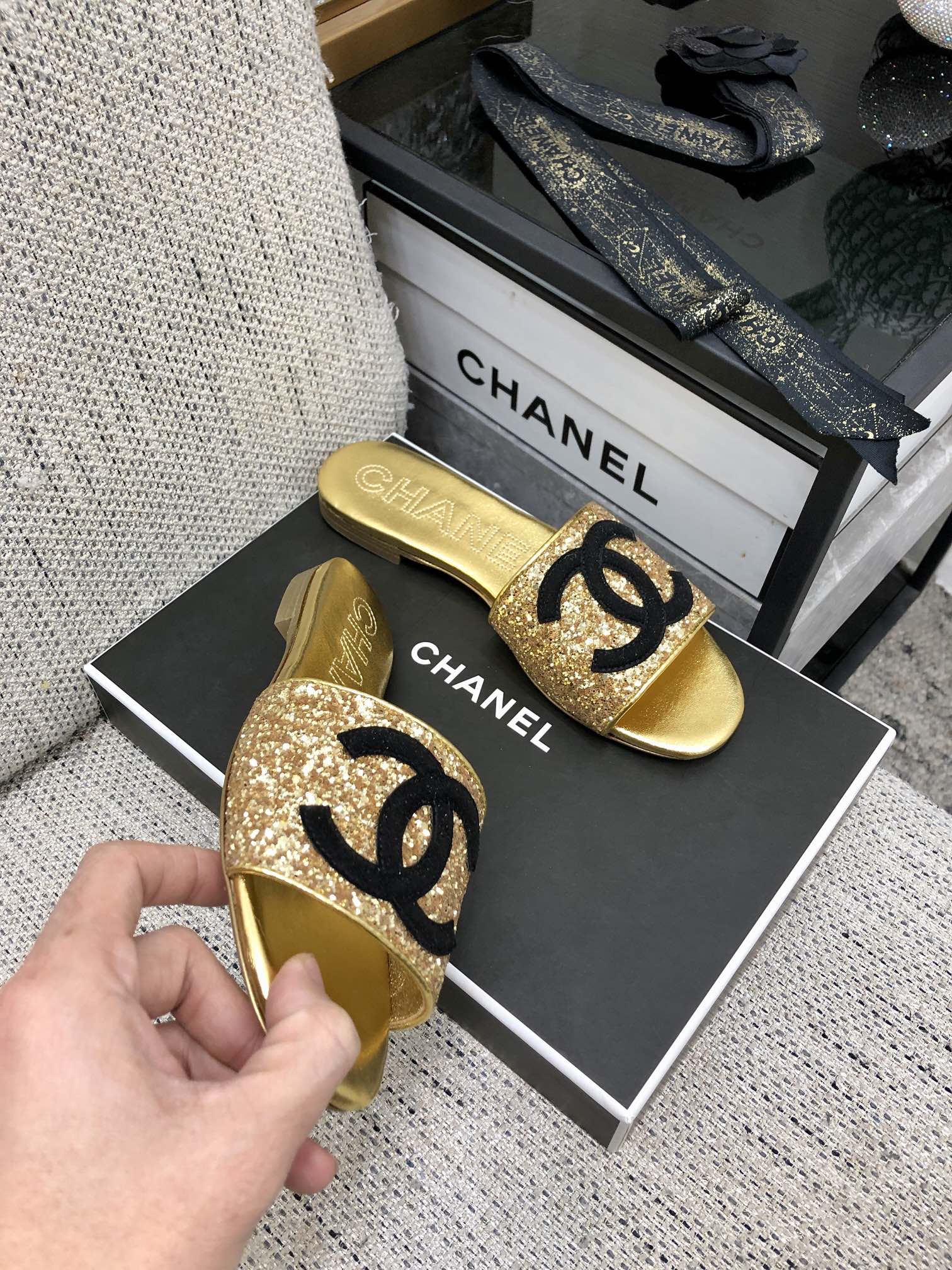 CHANEL 2023 spring and summer latest electric embroidery honey slippers Imported leather outsole