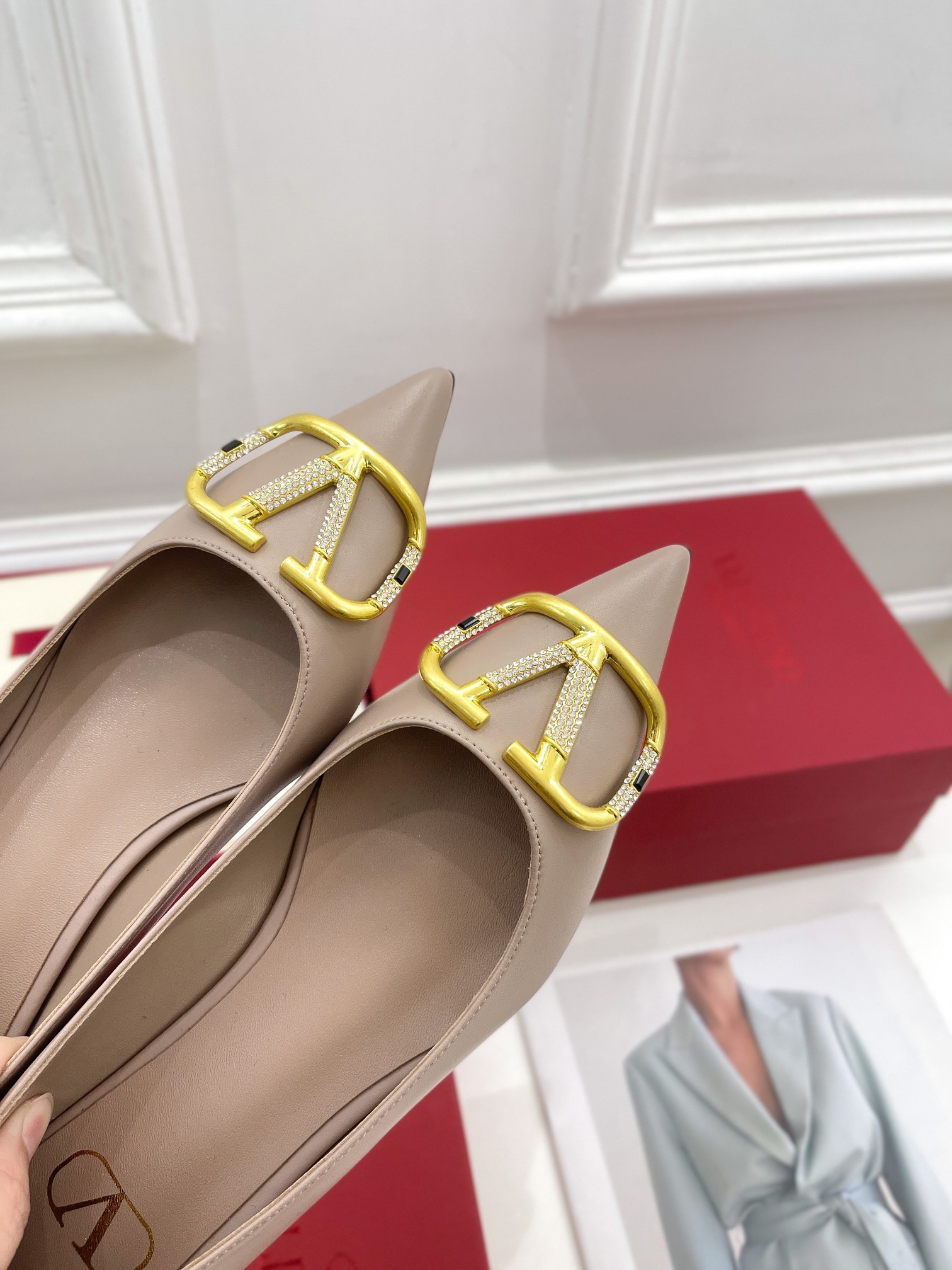 【Valentino】𝟐𝟎𝟐𝟏/𝐒𝐒 𝐧𝐞𝐰 Valentino 2022 spring and summer new large V diamond buckle high heels on the new