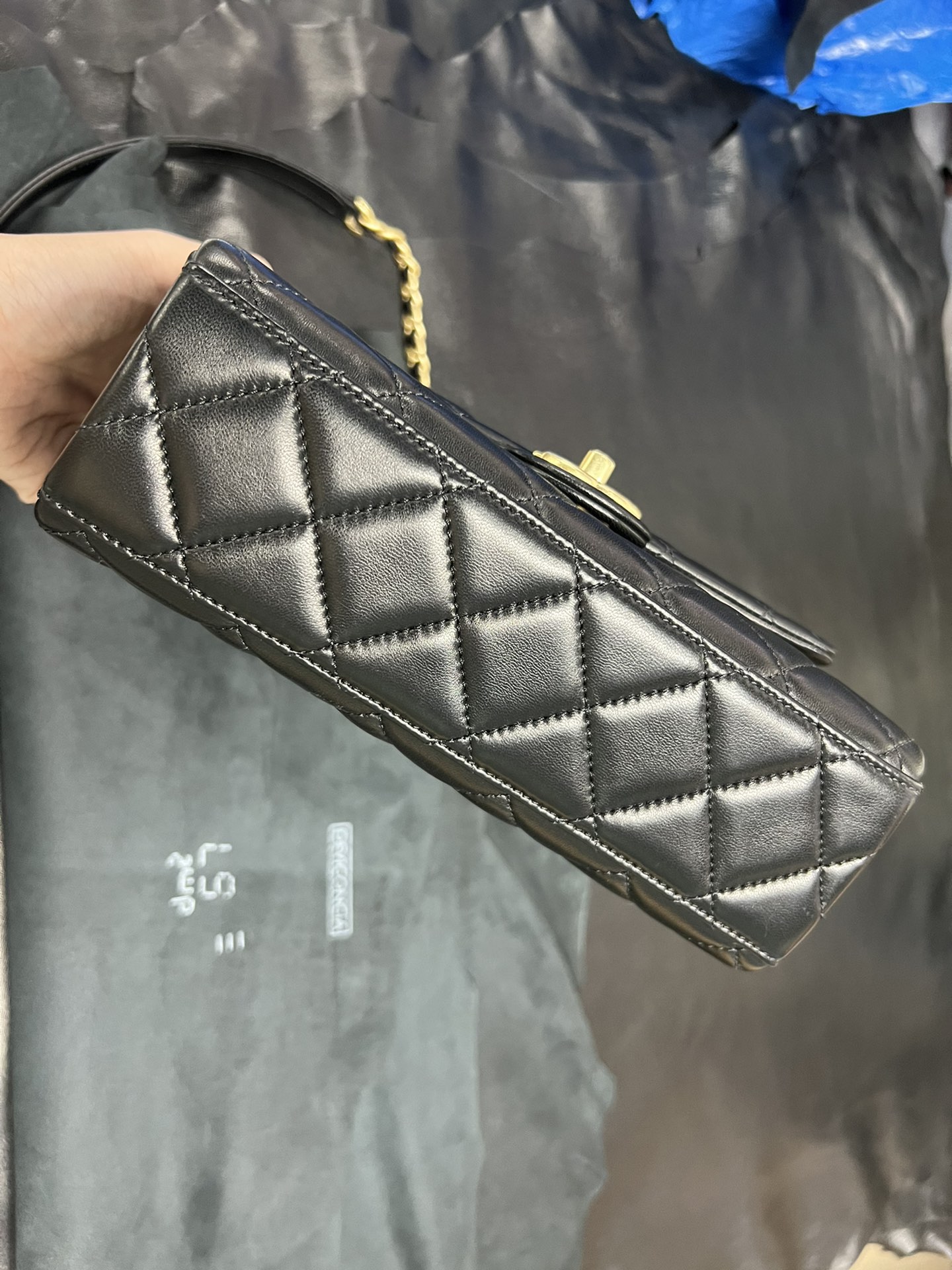 𝗖𝗛𝗔𝗡𝗘𝗟✦ 23p Letter Chain Mouth Flap Bag Genuine Leather