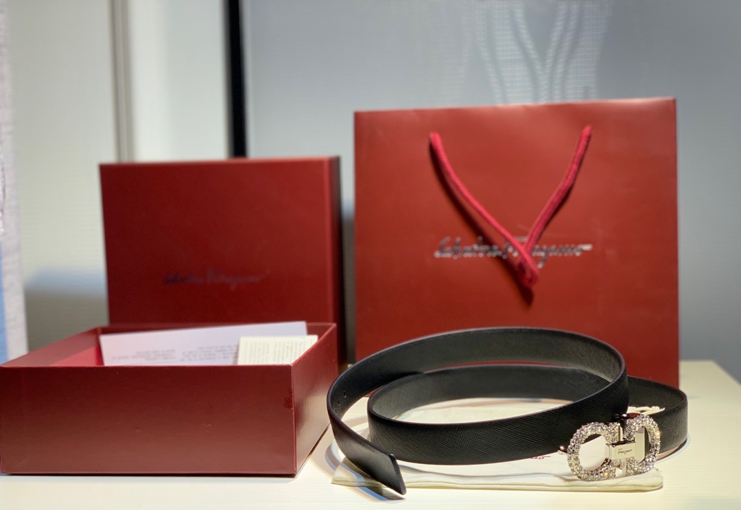 FERRAGAMO twist style