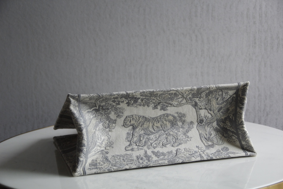 DIOR TOTE Grey Tiger