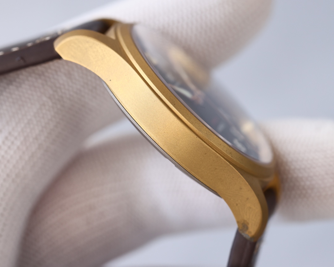 IWC- Spitfire Pilot's Watch Chronograph Movement: the powerful and stable Shanghai caliber 7750