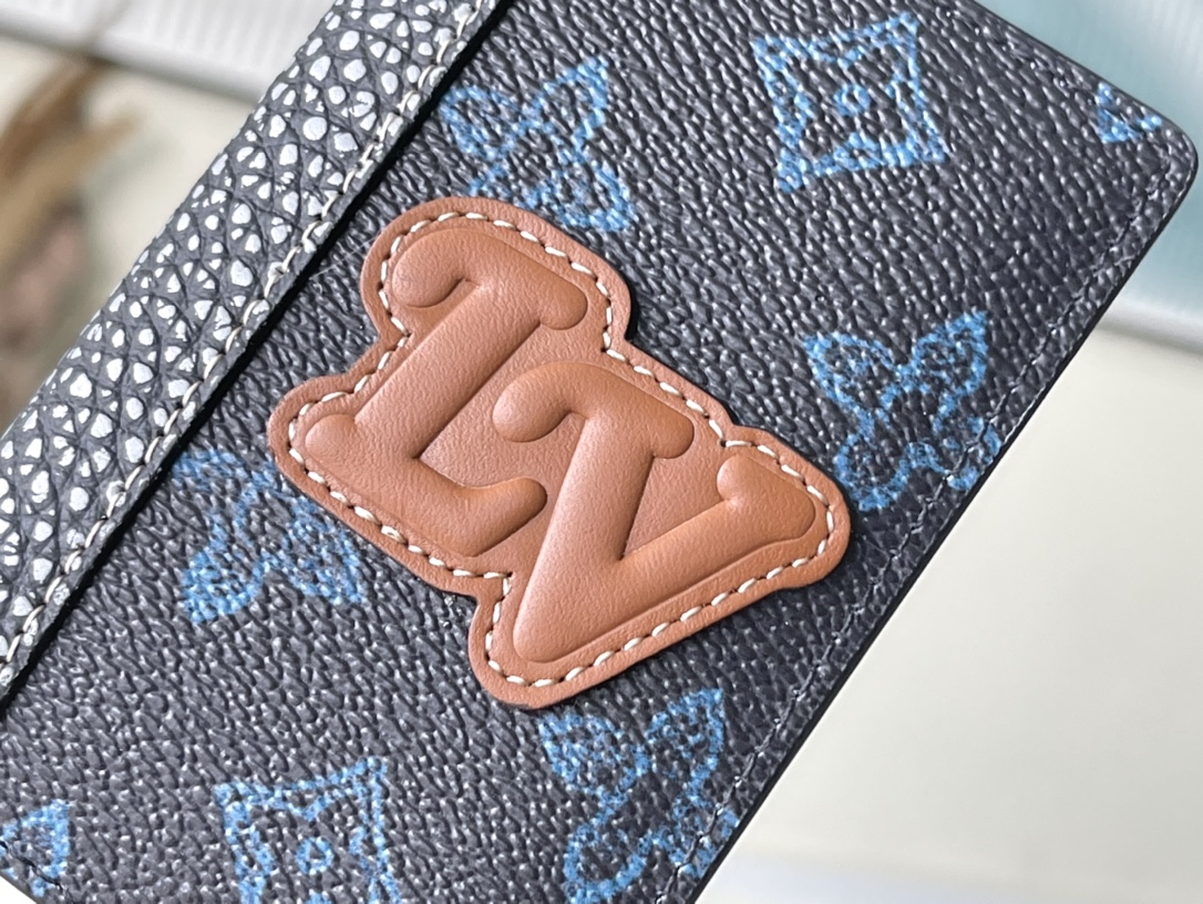 𝐋𝐎𝐔𝐈𝐒 𝐕𝐔𝐈𝐓𝐓𝐎𝐍    M81789