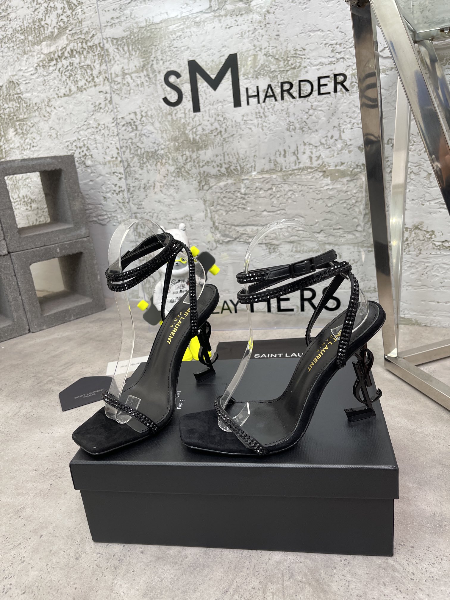 𝙎𝙖𝙞𝙣𝙩 𝙇𝙖𝙪𝙧𝙚𝙣𝙩 | 𝟐𝟎𝟐𝟐/𝐒𝐒 𝐧𝐞𝐰 YSL｜Early spring hot ysl high heel strappy sandals Italian leather sole