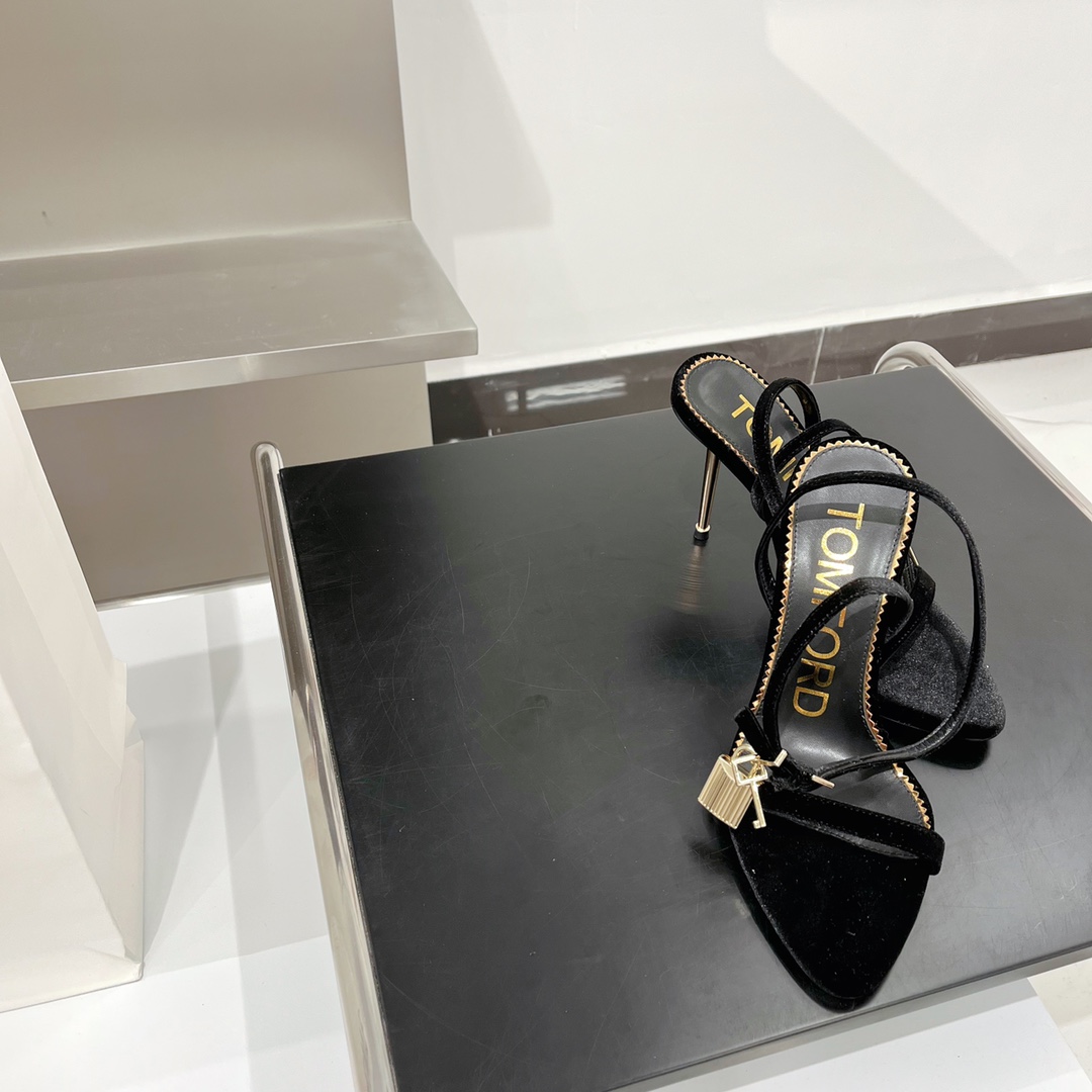 𝒕𝒐𝒎𝒇𝒐𝒓𝒅 𝟐𝟎𝟐𝟐/𝐒𝐒 𝐧𝐞𝐰 TF Tom Ford Gold Heel Padlock Sandals