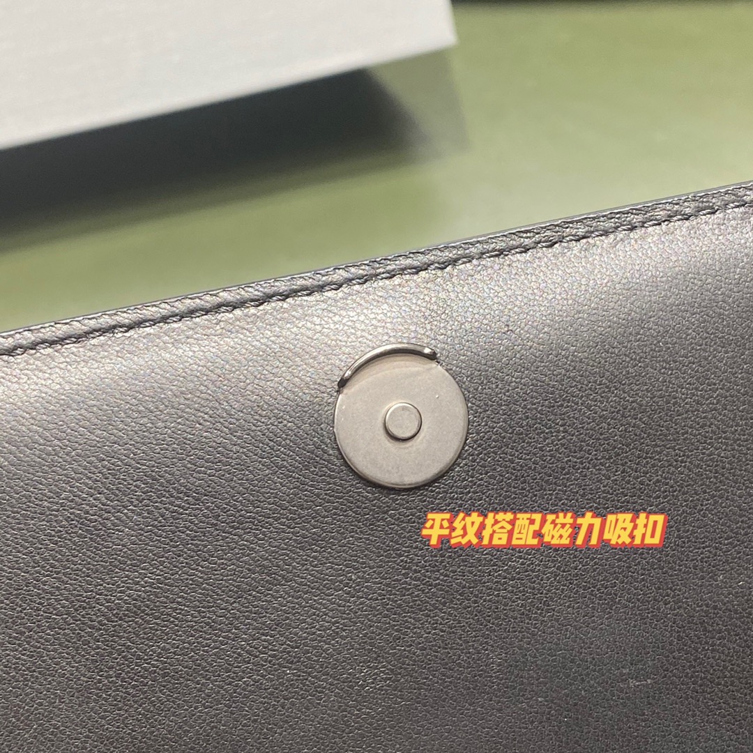 BALENCIAGA 𝘀𝗺𝗮𝗹𝗹 𝗯𝗮𝗴 Plain black buckle