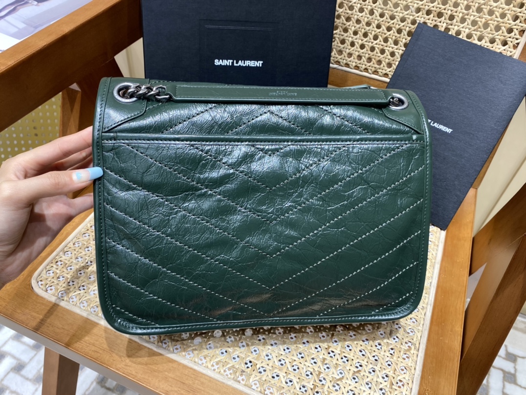 SAINT LAURENT  𝐍𝐢𝐤𝐢 28𝐜𝐦 #633158