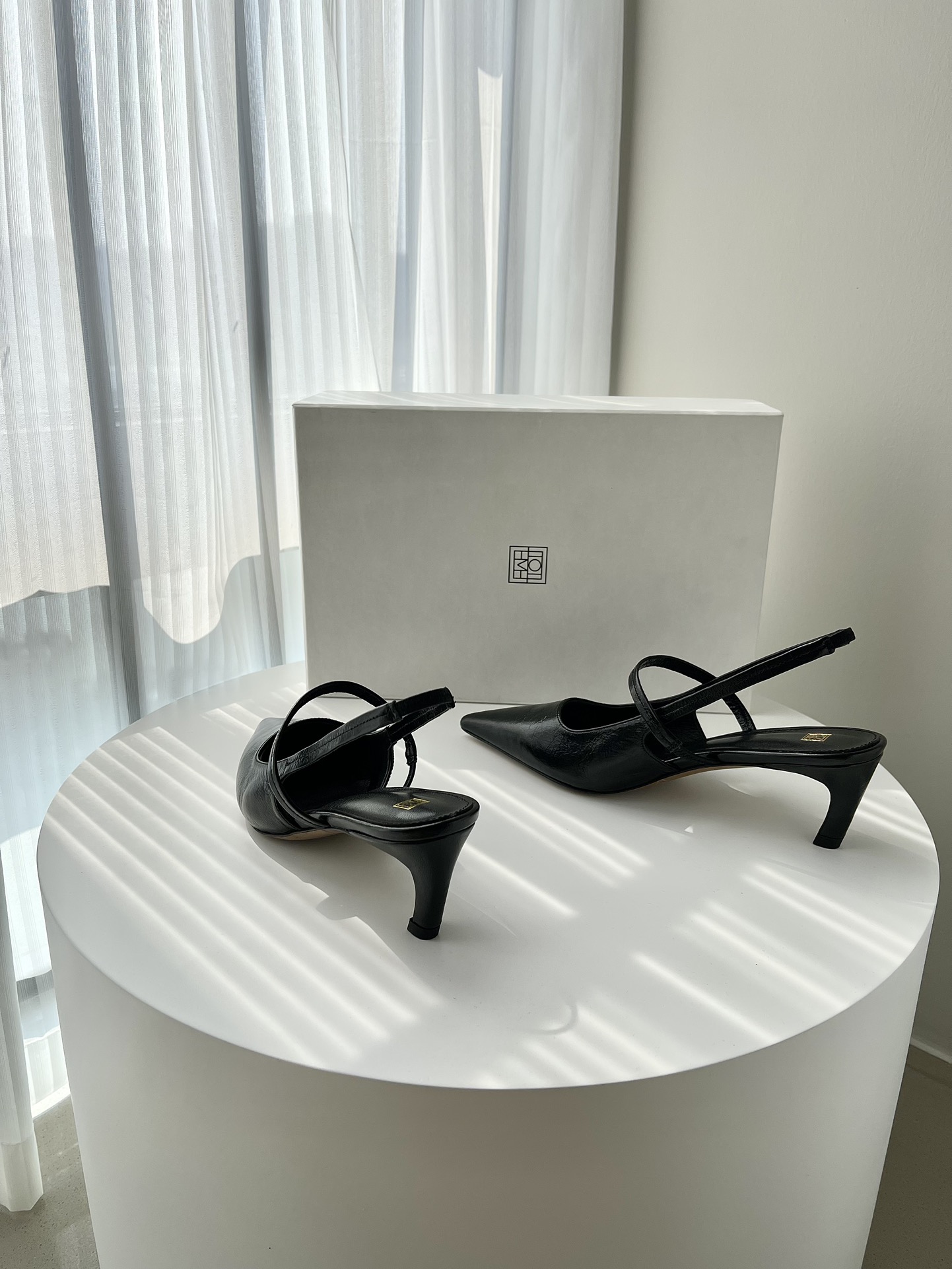 𝐓𝐨𝐭𝐞𝐦𝐞｜𝟐𝟎𝟐𝟑/𝐒𝐒 𝐧𝐞𝐰 Minimalist slingback with a different classic temperament Dry, rigid and soft