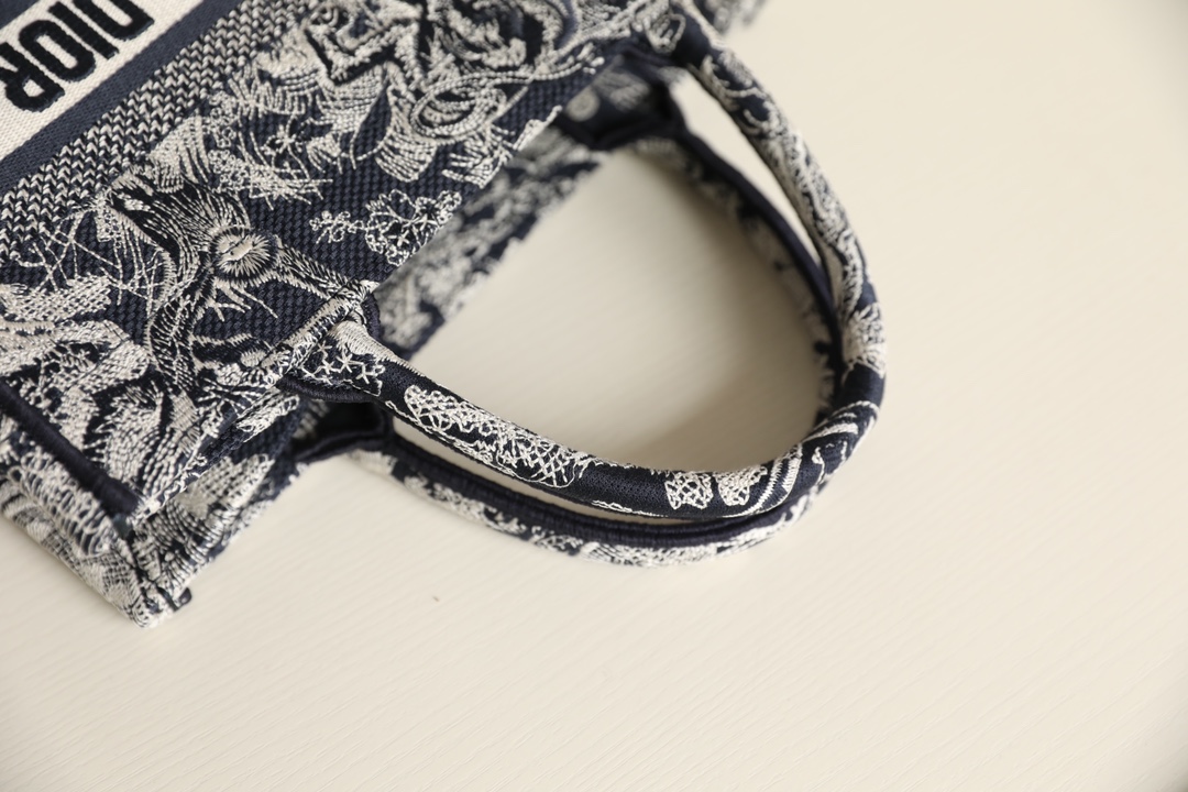 DIOR TOTE blue tiger pattern