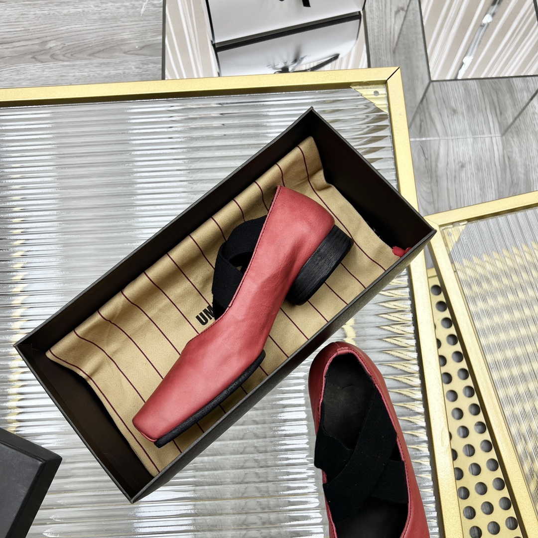 𝐔𝐌𝐀 𝐖𝐀𝐍𝐆｜𝟐𝟎𝟐𝟑/𝐒𝐒 𝐧𝐞𝐰  UMA WANG classic models retro do old ballet shoes